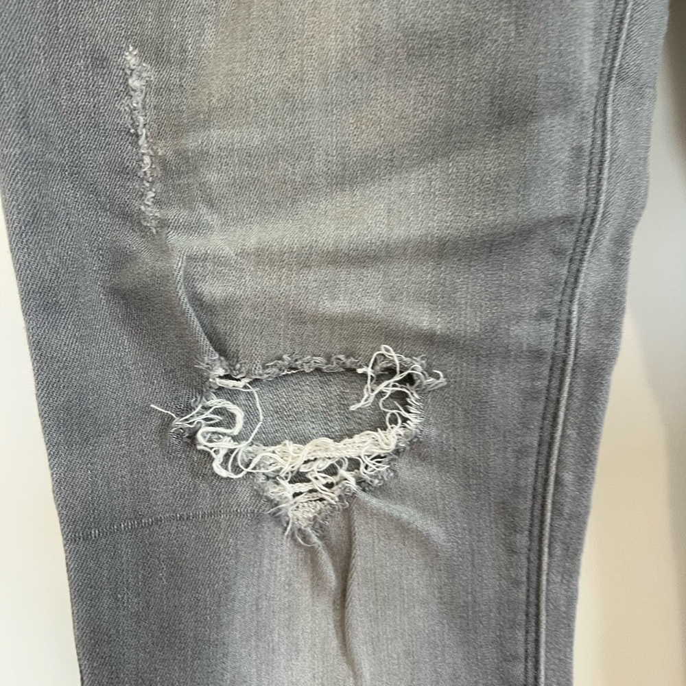 Express Gray Distressed Ripped Jeans - Picture 4 of 12